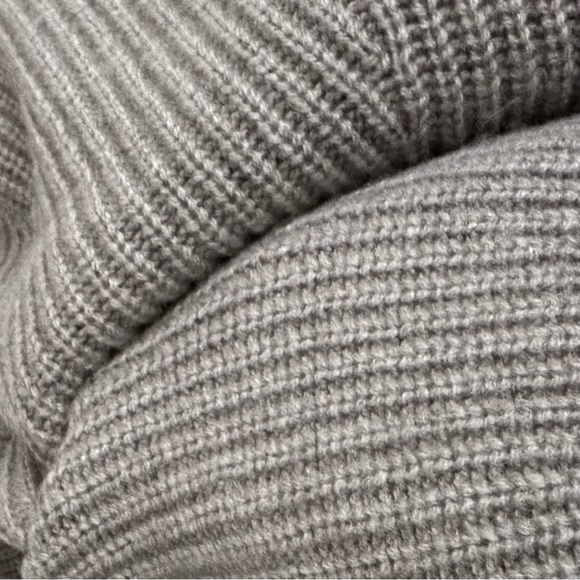 Club Monaco 100% Cashmere V-Neck Sweater Womens Size Large - Picture 10 of 15